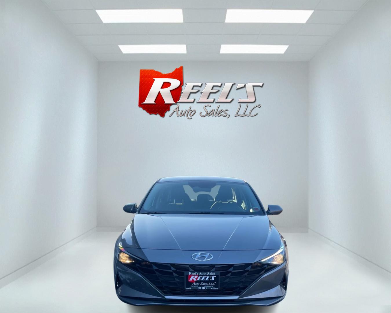 2021 Gray /Black Hyundai Elantra SE (KMHLL4AGXMU) with an 2.0L I4 DOHC 16V engine, Automatic transmission, located at 11115 Chardon Rd. , Chardon, OH, 44024, (440) 214-9705, 41.580246, -81.241943 - Photo#1